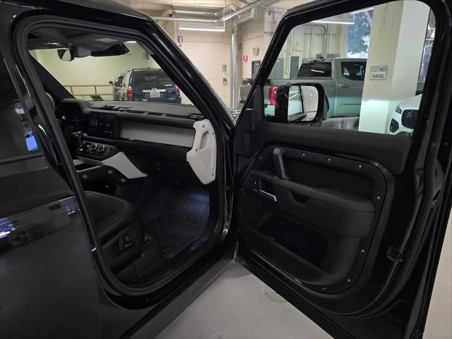 2025 Land Rover Defender 110 P300