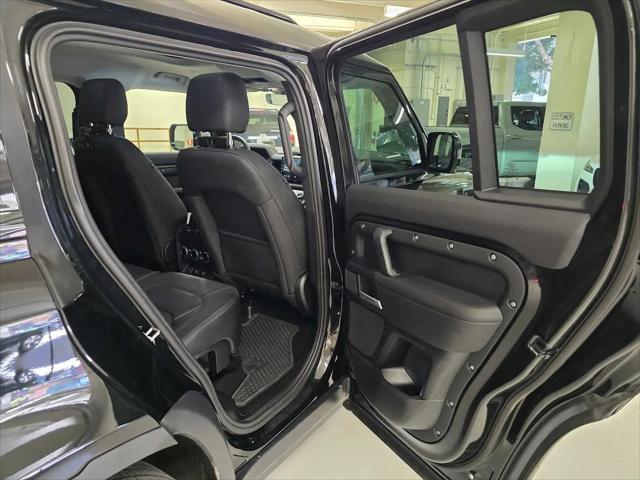 2025 Land Rover Defender 110 P300