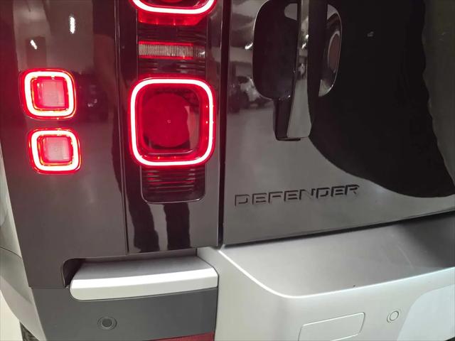 2025 Land Rover Defender 110 P300