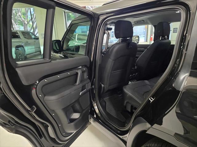 2025 Land Rover Defender 110 P300