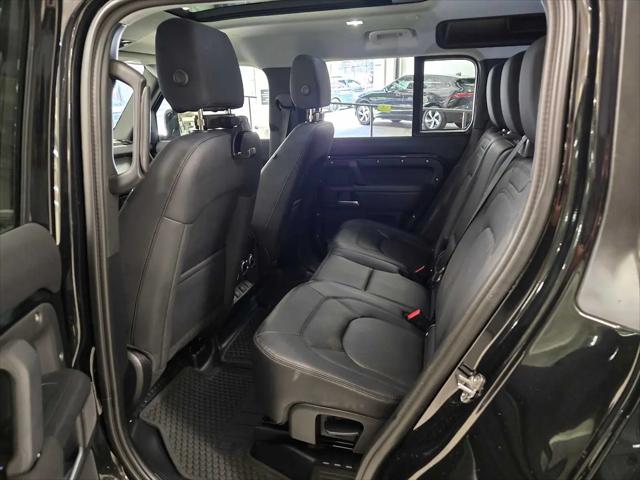 2025 Land Rover Defender 110 P300
