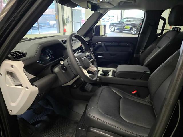 2025 Land Rover Defender 110 P300