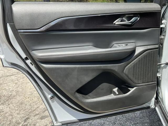 2023 Jeep Grand Cherokee L Altitude 4x4