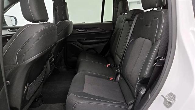 2024 Jeep Grand Cherokee Laredo X 4x2