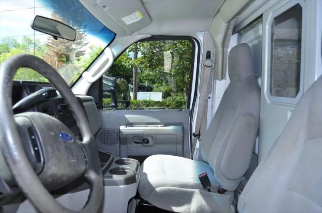 2017 Ford E-350 Cutaway Base
