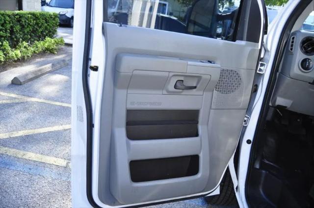 2017 Ford E-350 Cutaway Base