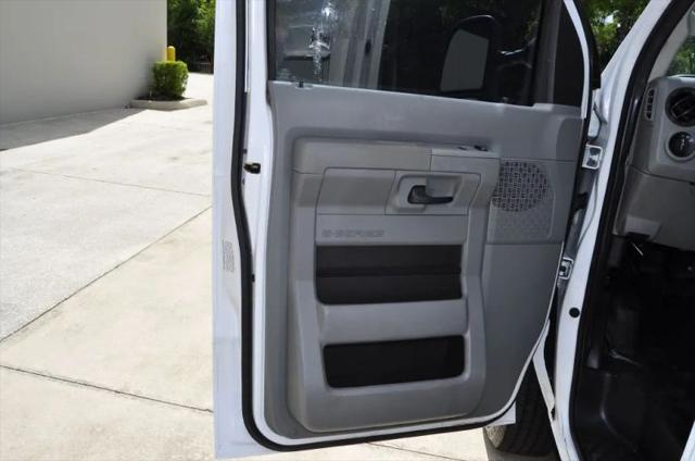 2017 Ford E-350 Cutaway Base