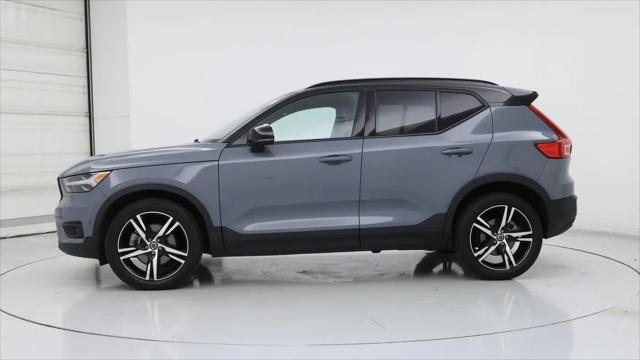 2022 Volvo XC40 T5 R-Design