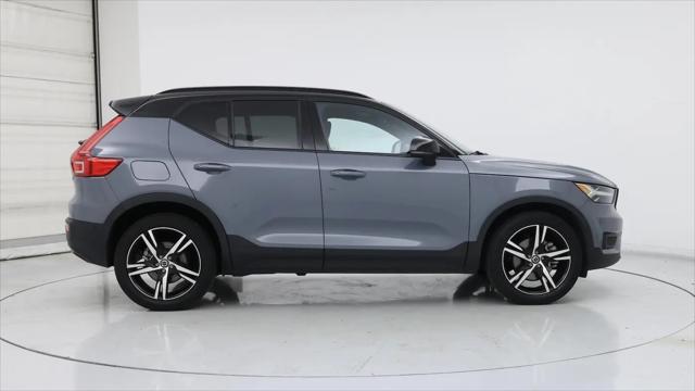 2022 Volvo XC40 T5 R-Design