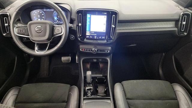2022 Volvo XC40 T5 R-Design
