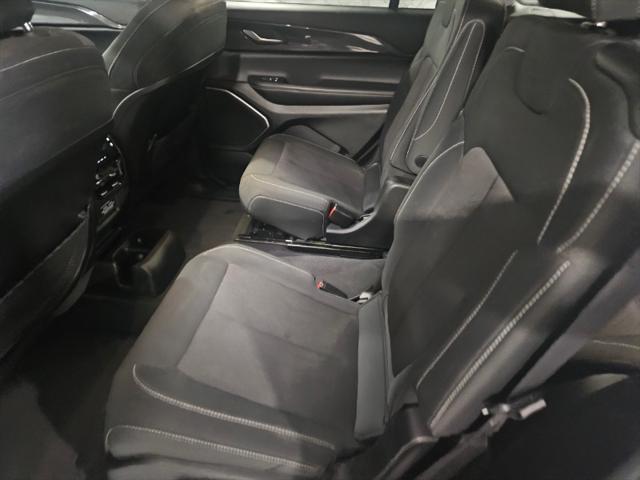 2022 Jeep Grand Cherokee L Laredo 4x4