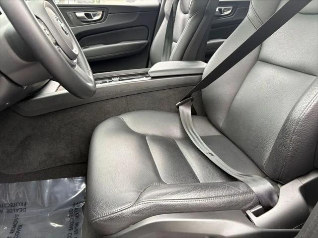 2022 Volvo XC60 B5 Momentum