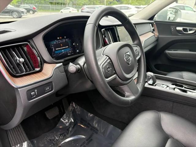 2022 Volvo XC60 B5 Momentum