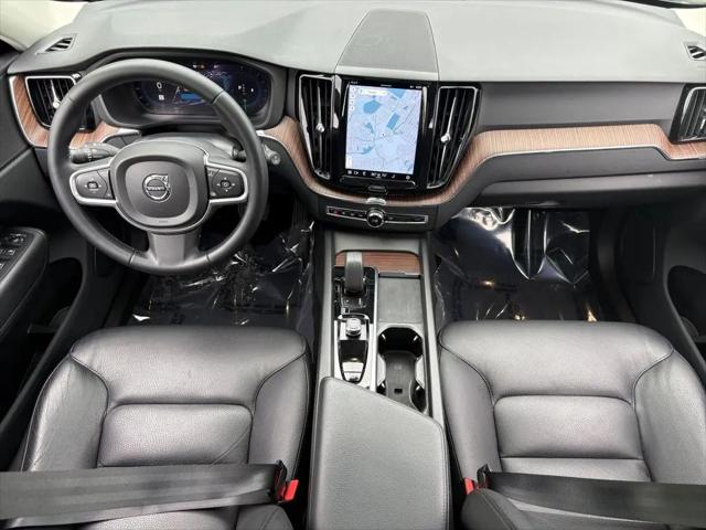 2022 Volvo XC60 B5 Momentum