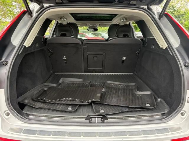 2022 Volvo XC60 B5 Momentum