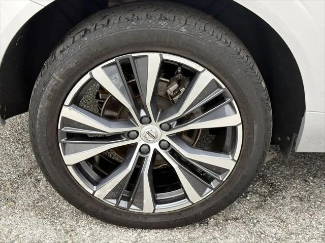 2022 Volvo XC60 B5 Momentum
