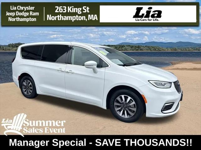 2022 Chrysler Pacifica Hybrid Touring L for sale in Northampton, MA