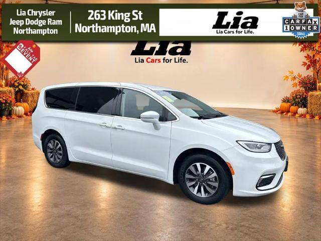 2022 Chrysler Pacifica Hybrid Touring L for sale in Northampton, MA