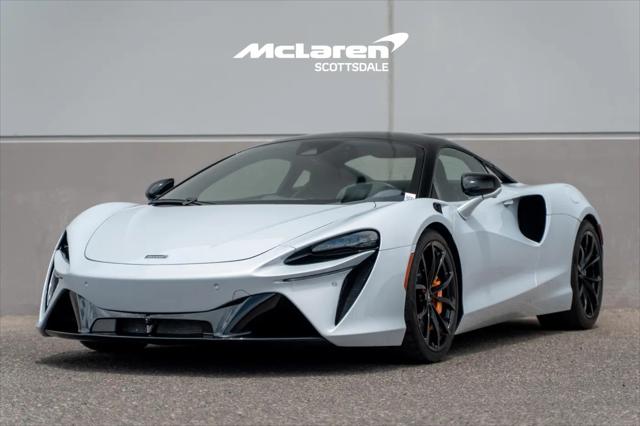 2023 McLaren Artura Performance