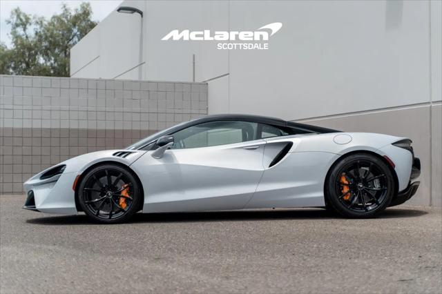 2023 McLaren Artura Performance