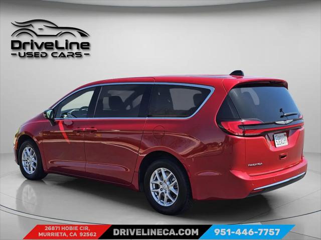 2025 Chrysler Pacifica Select
