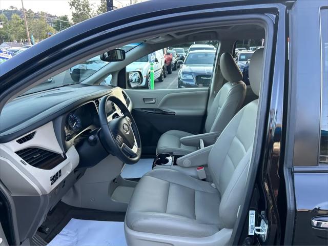 2016 Toyota Sienna XLE Premium 8 Passenger