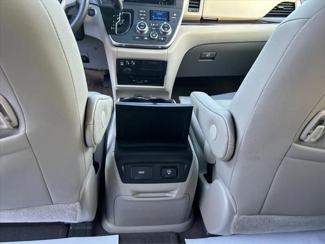 2016 Toyota Sienna XLE Premium 8 Passenger