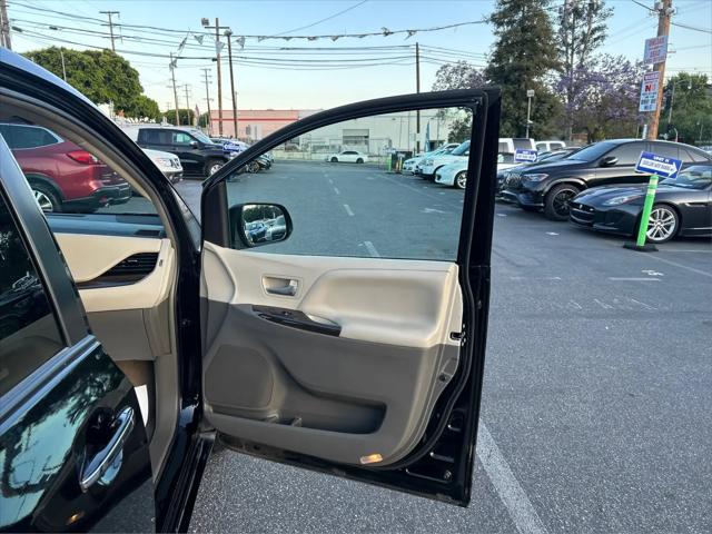 2016 Toyota Sienna XLE Premium 8 Passenger