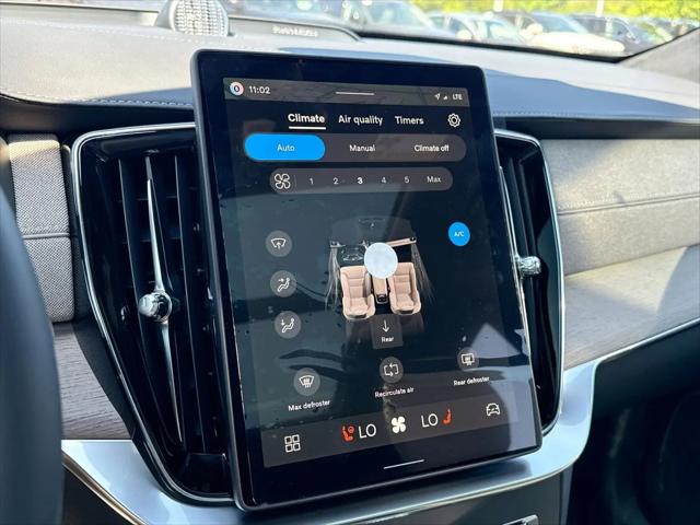 2026 Volvo XC90 Ultra Dark Theme, B6 AWD Gas (mild hybrid), Gasoline, 7 Seats