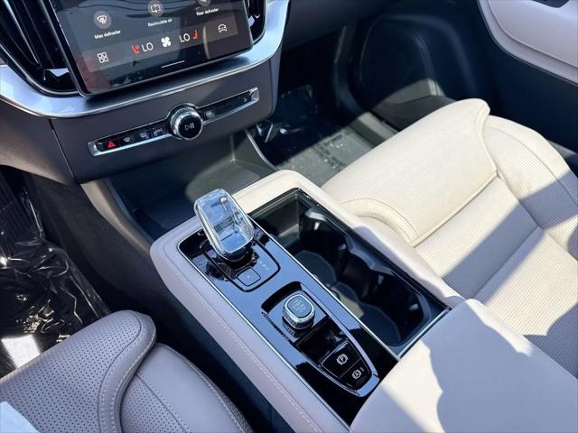 2026 Volvo XC90 Ultra Dark Theme, B6 AWD Gas (mild hybrid), Gasoline, 7 Seats