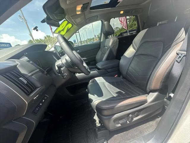 2024 Nissan Pathfinder Platinum FWD