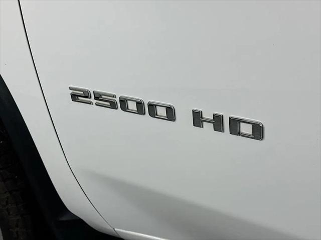 2023 Chevrolet Silverado 2500HD 4WD Crew Cab Standard Bed Custom