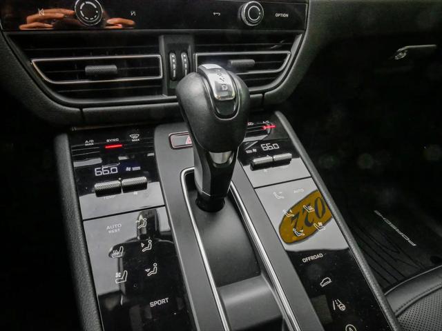 2022 Porsche Macan Macan