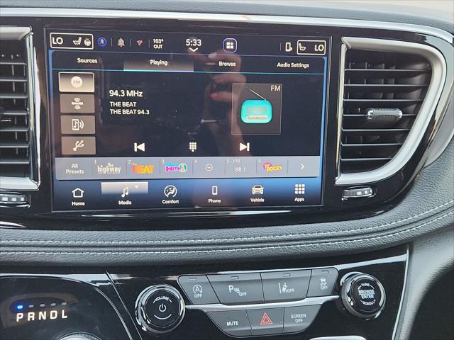 2027 Chrysler Pacifica Select