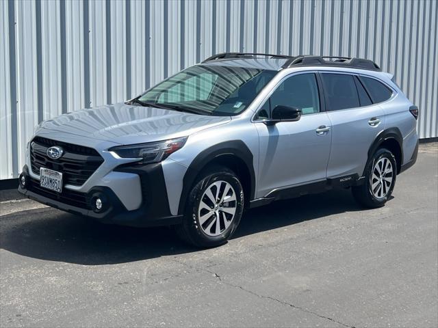 2025 Subaru Outback Premium's photo