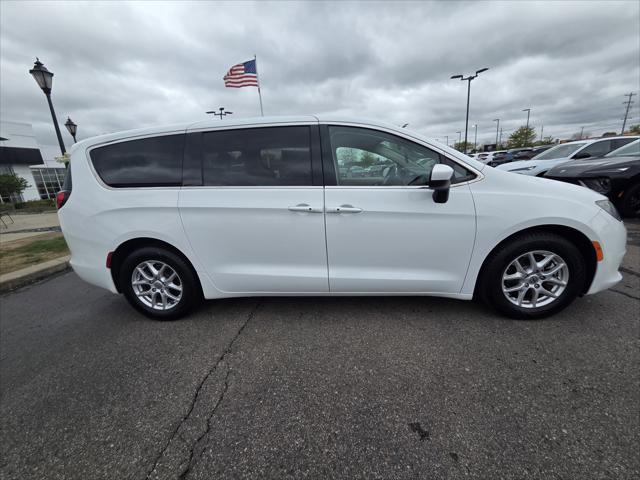 2022 Chrysler Voyager LX