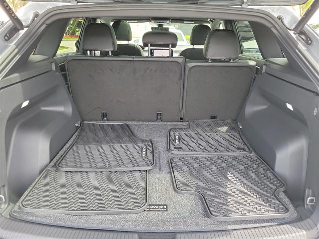 2026 Volkswagen Atlas Cross Sport SEL R-Line Black