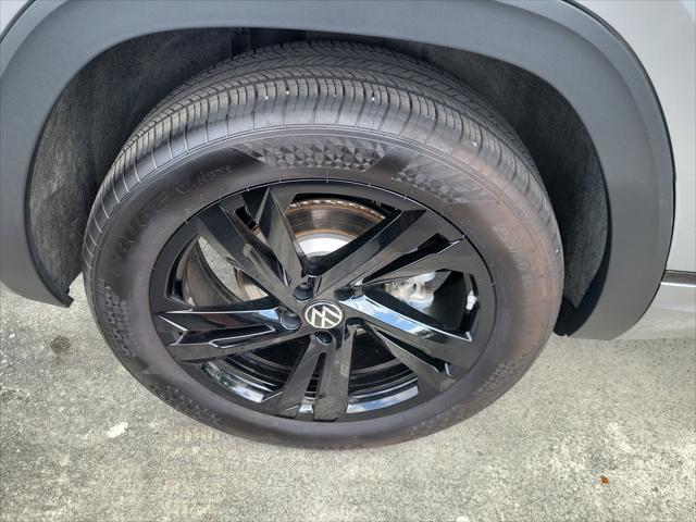 2026 Volkswagen Atlas Cross Sport SEL R-Line Black