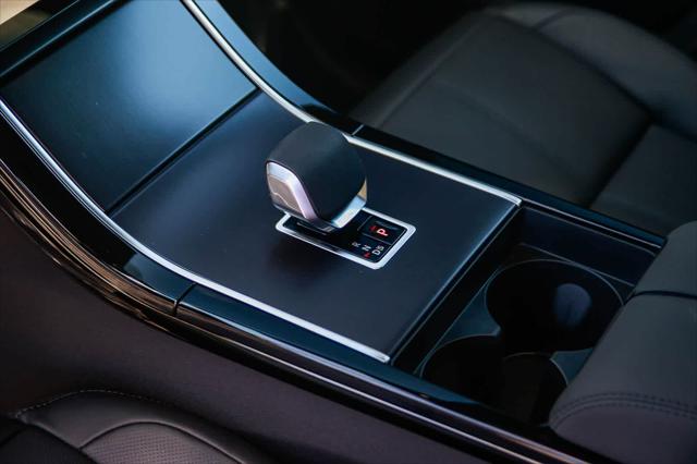 2026 Land Rover Range Rover Velar P250 Dynamic SE