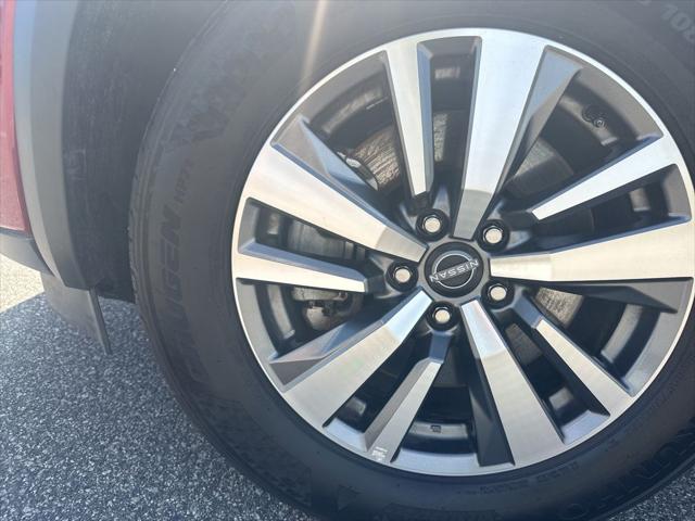 2025 Nissan Pathfinder SL 4WD