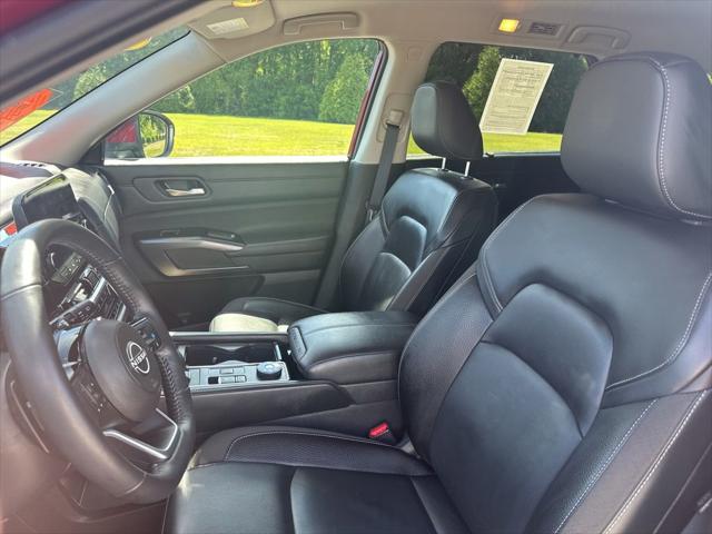 2025 Nissan Pathfinder SL 4WD