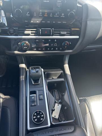 2025 Nissan Pathfinder SL 4WD