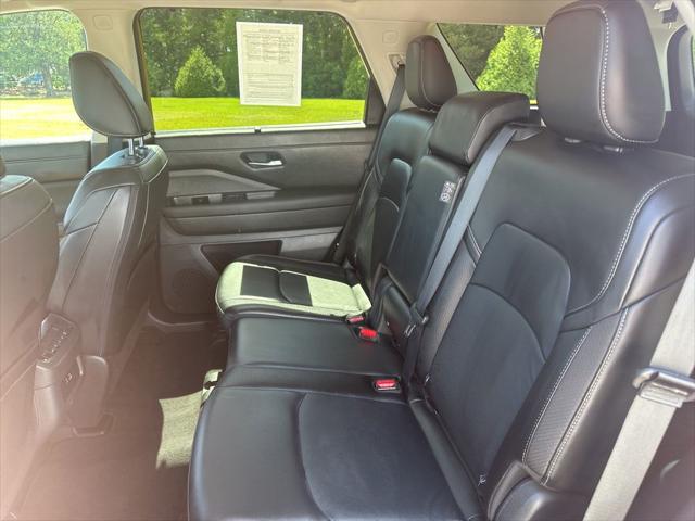 2025 Nissan Pathfinder SL 4WD