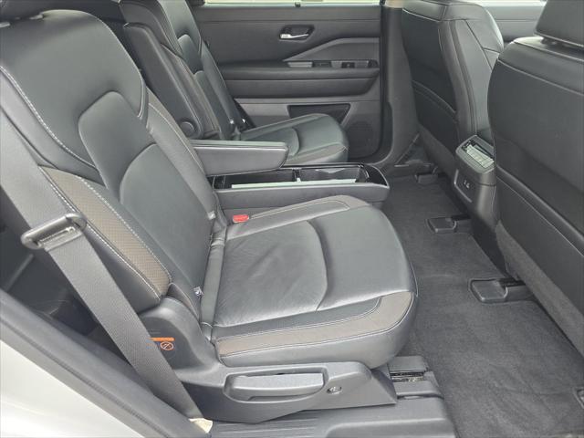 2023 Nissan Pathfinder SL 4WD
