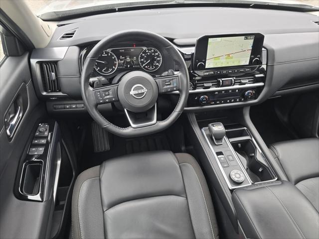 2023 Nissan Pathfinder SL 4WD