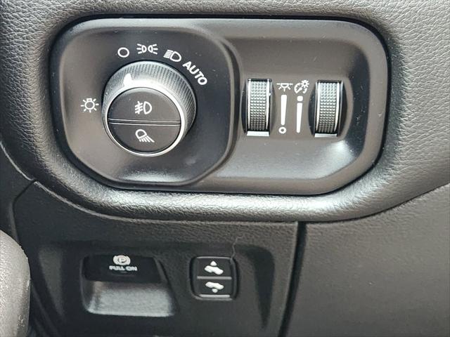 2025 Ram 1500 Lone Star Crew Cab 4x4 5'7" Box
