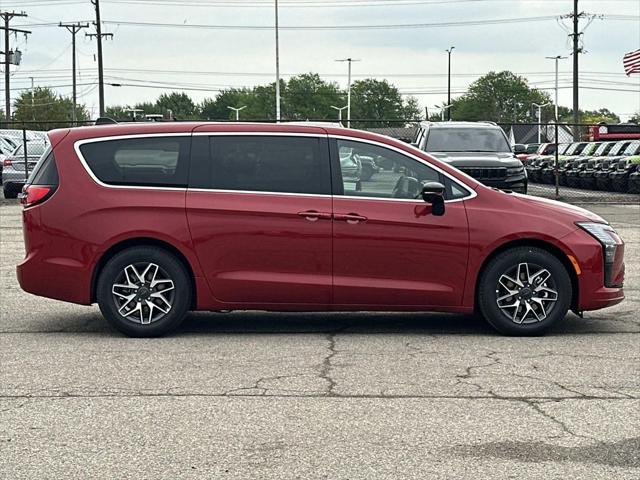 2027 Chrysler Pacifica PACIFICA LIMITED