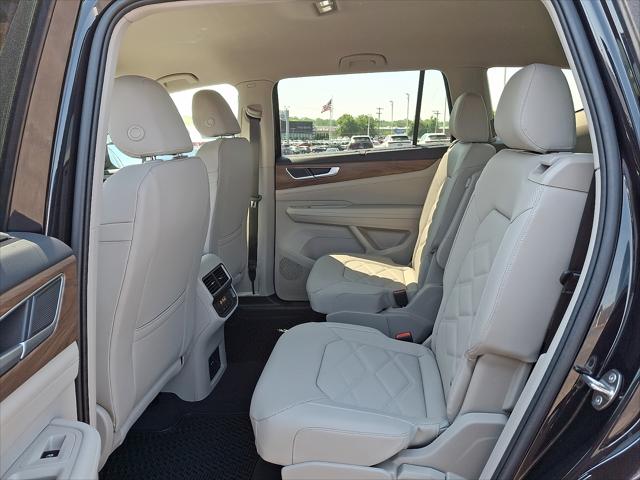 2026 Volkswagen Atlas SE with Technology