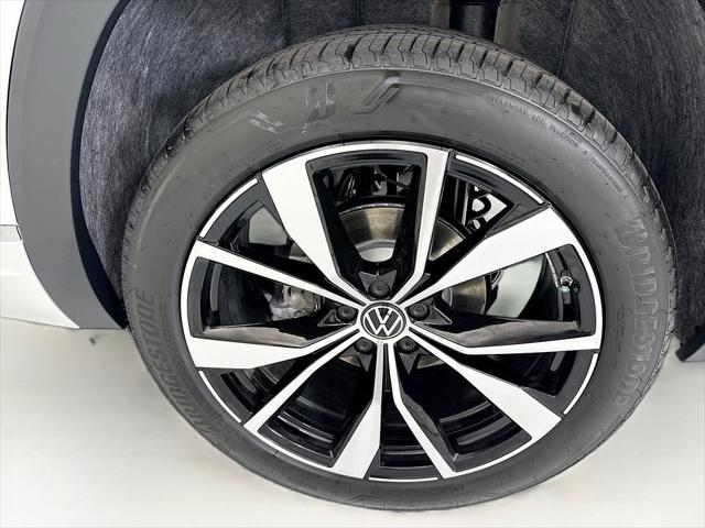 2026 Volkswagen Atlas Cross Sport SEL Premium R-Line