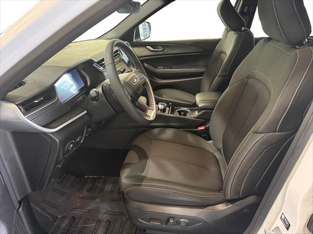 2025 Jeep Grand Cherokee Laredo X 4x2